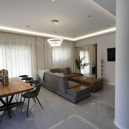 Brand New 3Br With 2 Bathrooms Marousi Apartment เอเธนส์ ภายนอก รูปภาพ