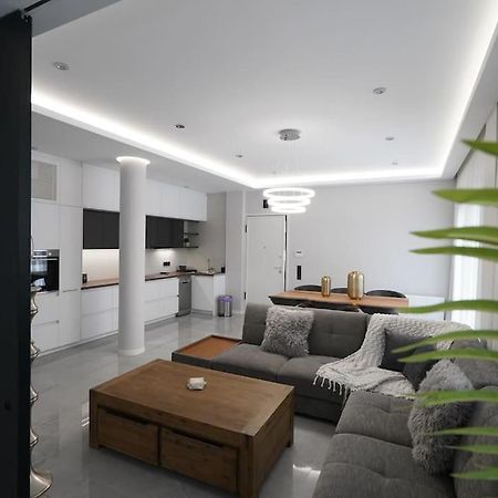 Brand New 3Br With 2 Bathrooms Marousi Apartment เอเธนส์ ภายนอก รูปภาพ