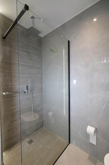 Brand New 3Br With 2 Bathrooms Marousi Apartment เอเธนส์ ภายนอก รูปภาพ