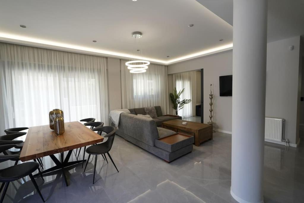 Brand New 3Br With 2 Bathrooms Marousi Apartment เอเธนส์ ภายนอก รูปภาพ