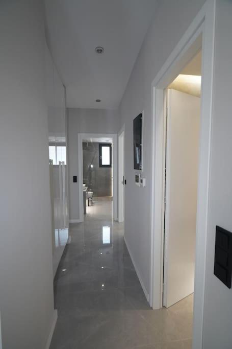 Brand New 3Br With 2 Bathrooms Marousi Apartment เอเธนส์ ภายนอก รูปภาพ