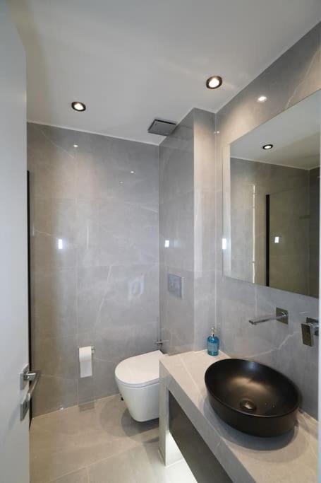 Brand New 3Br With 2 Bathrooms Marousi Apartment เอเธนส์ ภายนอก รูปภาพ