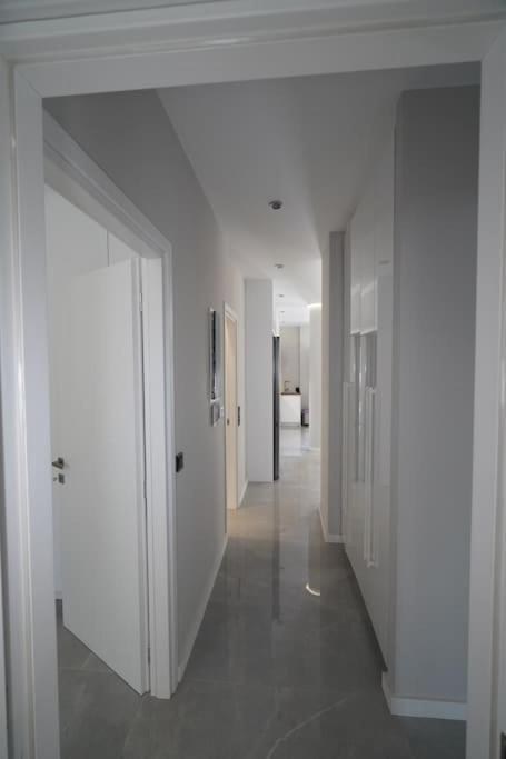 Brand New 3Br With 2 Bathrooms Marousi Apartment เอเธนส์ ภายนอก รูปภาพ