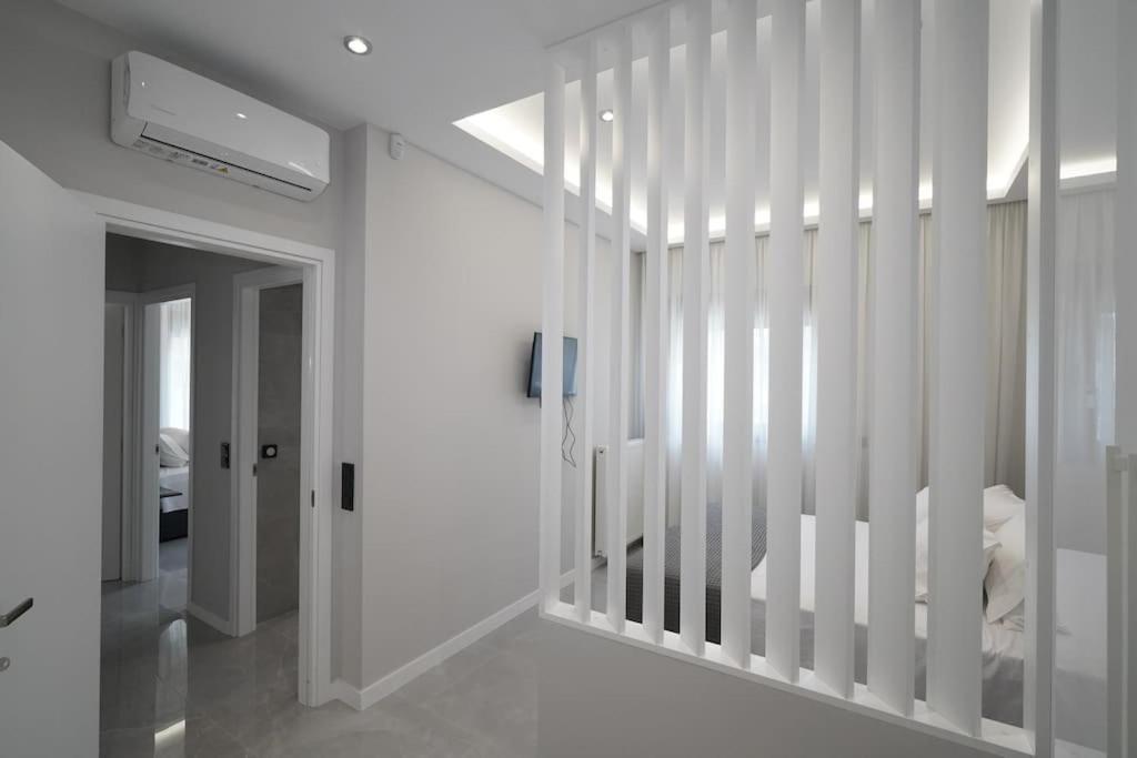 Brand New 3Br With 2 Bathrooms Marousi Apartment เอเธนส์ ภายนอก รูปภาพ