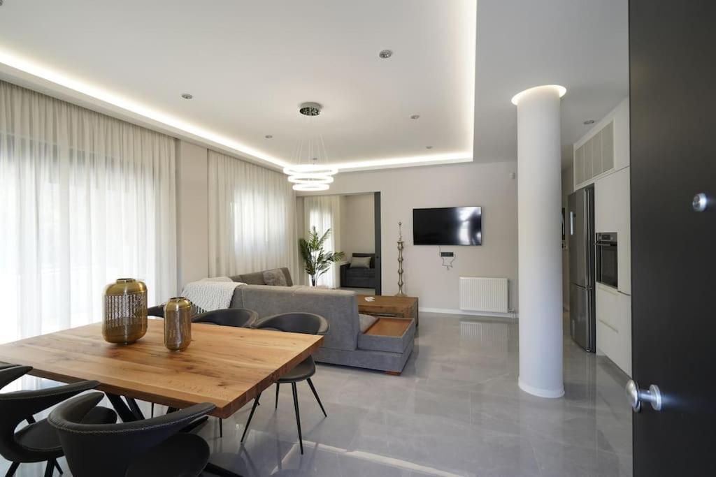 Brand New 3Br With 2 Bathrooms Marousi Apartment เอเธนส์ ภายนอก รูปภาพ